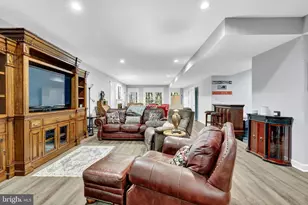 20283 Island View Ct, Sterling, VA 20165 - Photo 38