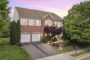 43774 Brownburg Pl, Chantilly, VA 20152 - Photo 2