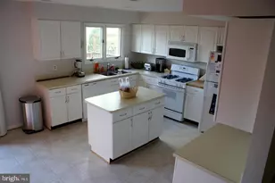 43607 Blacksmith Square, Ashburn, VA 20147 - Photo 2