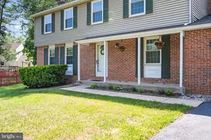 104 Deerwood Ct, Sterling, VA 20164 - Photo 2