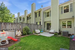 165 Sulgrave Ct, Sterling, VA 20165 - Photo 4