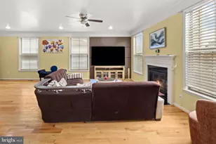 24839 Somerby Dr, Chantilly, VA 20152 - Photo 14