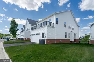 41935 Spring Air Dr, Brambleton, VA 20148 - Photo 2