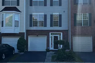 25402 Upper Clubhouse Dr, Chantilly, VA 20152 - Photo 1