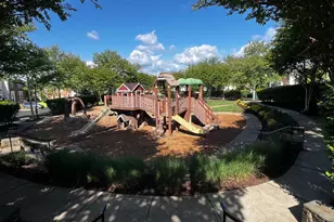 25402 Upper Clubhouse Dr, Chantilly, VA 20152 - Photo 4