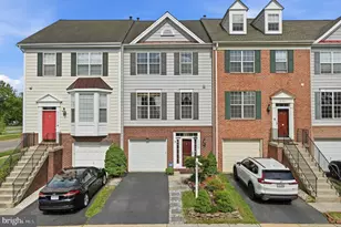 25402 Upper Clubhouse Dr, Chantilly, VA 20152 - Photo 1