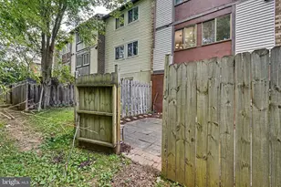 610 Giles Pl, Sterling, VA 20164 - Photo 28