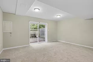 610 Giles Pl, Sterling, VA 20164 - Photo 24