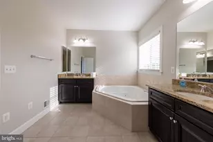 42093 Lochiel Ln, Leesburg, VA 20176 - Photo 32