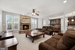 25437 Fritz Ct, Aldie, VA 20105 - Photo 4