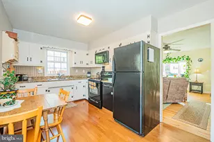 131 S 26th St, Purcellville, VA 20132 - Photo 8