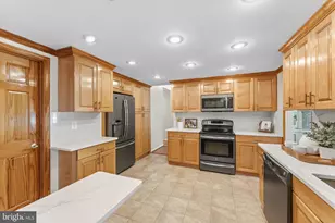 125 Victoria Pl, Sterling, VA 20164 - Photo 6