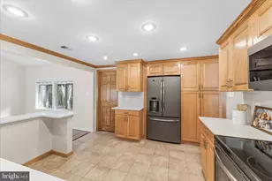 125 Victoria Pl, Sterling, VA 20164 - Photo 8