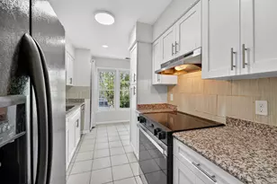 945 Holborn Ct, Sterling, VA 20164 - Photo 2