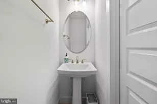 42116 Waltz Ter, Ashburn, VA 20148 - Photo 8