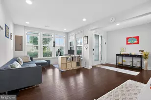 23065 Cottonwillow Sq, Brambleton, VA 20148 - Photo 10