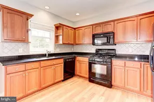 25454 Upper Clubhouse Dr, Chantilly, VA 20152 - Photo 2