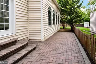 42848 Sidney Pl, Ashburn, VA 20148 - Photo 4