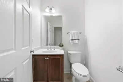 22909 N Brown Square, Ashburn, VA 20148 - Photo 24