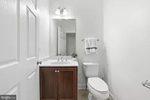 22909 N Brown Square, Ashburn, VA 20148 - Photo 24