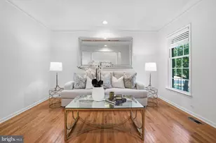 25209 Eisenhower Dr, Chantilly, VA 20152 - Photo 4