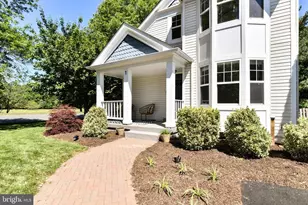 1 Glengyle Ln, Sterling, VA 20165 - Photo 2