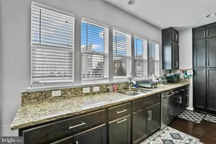 21077 Ashburn Heights Dr, Ashburn, VA 20148 - Photo 10
