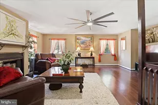 211 Keyes Ct, Sterling, VA 20164 - Photo 14