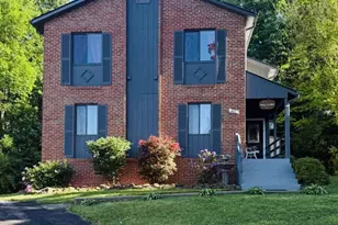 211 Keyes Ct, Sterling, VA 20164 - Photo 2