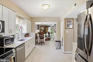 211 Keyes Ct, Sterling, VA 20164 - Photo 6