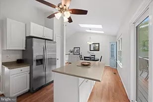 27 Brinks Ct, Sterling, VA 20165 - Photo 6
