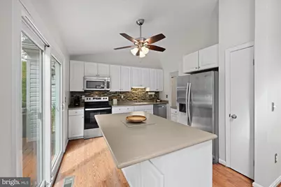 27 Brinks Court, Sterling, VA 20165 - Photo 4