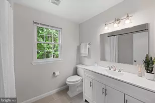 27 Brinks Ct, Sterling, VA 20165 - Photo 16