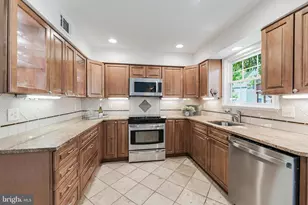 24 Newland Ct, Sterling, VA 20165 - Photo 10