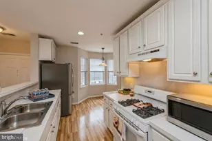 25340 Lake Mist Square, Chantilly, VA 20152 - Photo 10