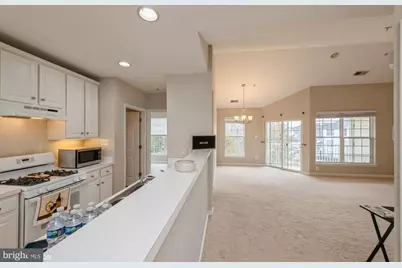 25340 Lake Mist Square #301, Chantilly, VA 20152 - Photo 2