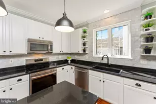 25504 Heathfield Cir, Chantilly, VA 20152 - Photo 10