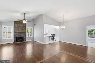 7 Abbey Cir, Sterling, VA 20164 - Photo 2