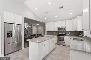 7 Abbey Cir, Sterling, VA 20164 - Photo 8