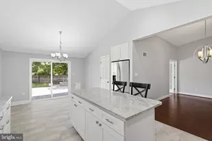 7 Abbey Cir, Sterling, VA 20164 - Photo 10