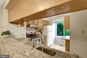 43 Sugarland Square Ct, Sterling, VA 20164 - Photo 6