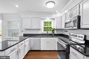 25 Whittingham Cir, Sterling, VA 20165 - Photo 10