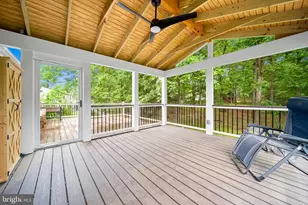 207 Silverleaf Dr, Sterling, VA 20164 - Photo 14