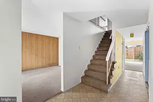 112 Richland Cir, Sterling, VA 20164 - Photo 2
