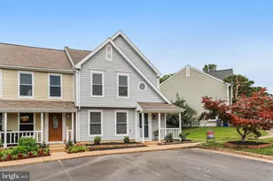 22375 Stablehouse Dr, Sterling, VA 20164 - Photo 2
