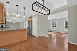 128 Briarwood Ct, Sterling, VA 20164 - Photo 8