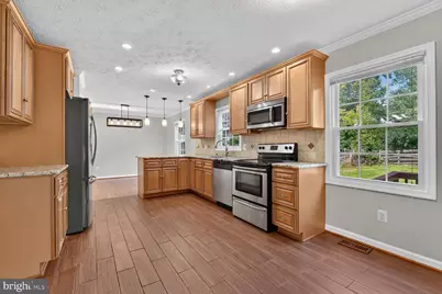 128 Briarwood Court, Sterling, VA 20164 - Photo 4