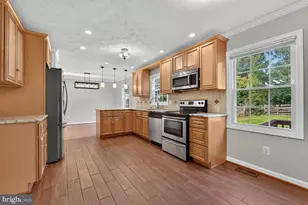 128 Briarwood Ct, Sterling, VA 20164 - Photo 4