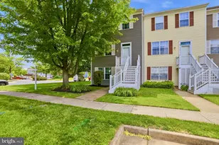 502 Lynchburg Terrace NE, Leesburg, VA 20176 - Photo 2