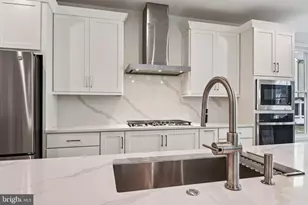 41800 Mellowed Ivory Pl, Brambleton, VA 20148 - Photo 16